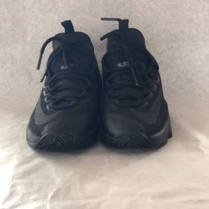 Lebron James Kids Shoes (6.5Y)